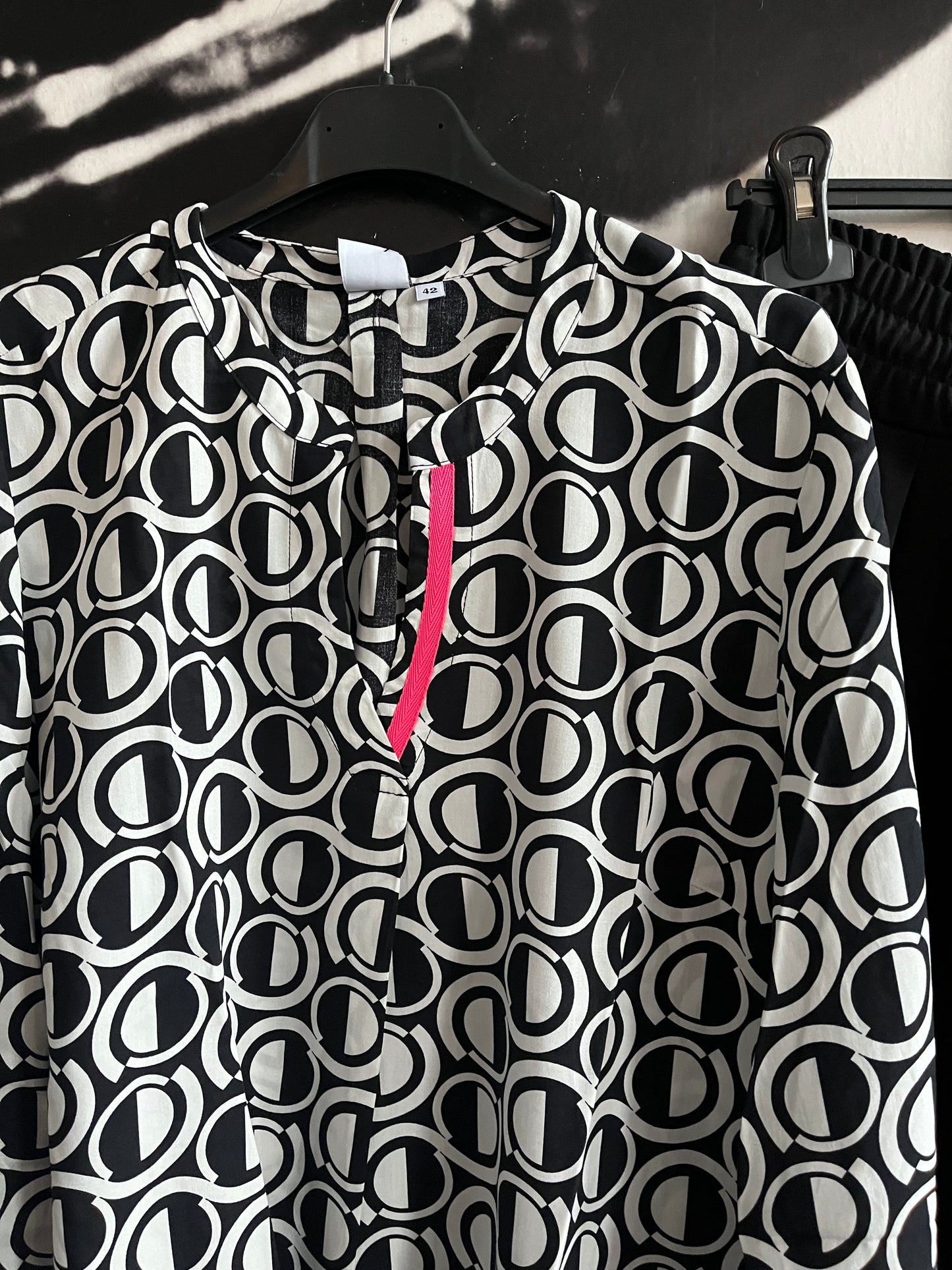 Bluse , Black Dots 2,Emily van den Bergh / pink Bündchen
