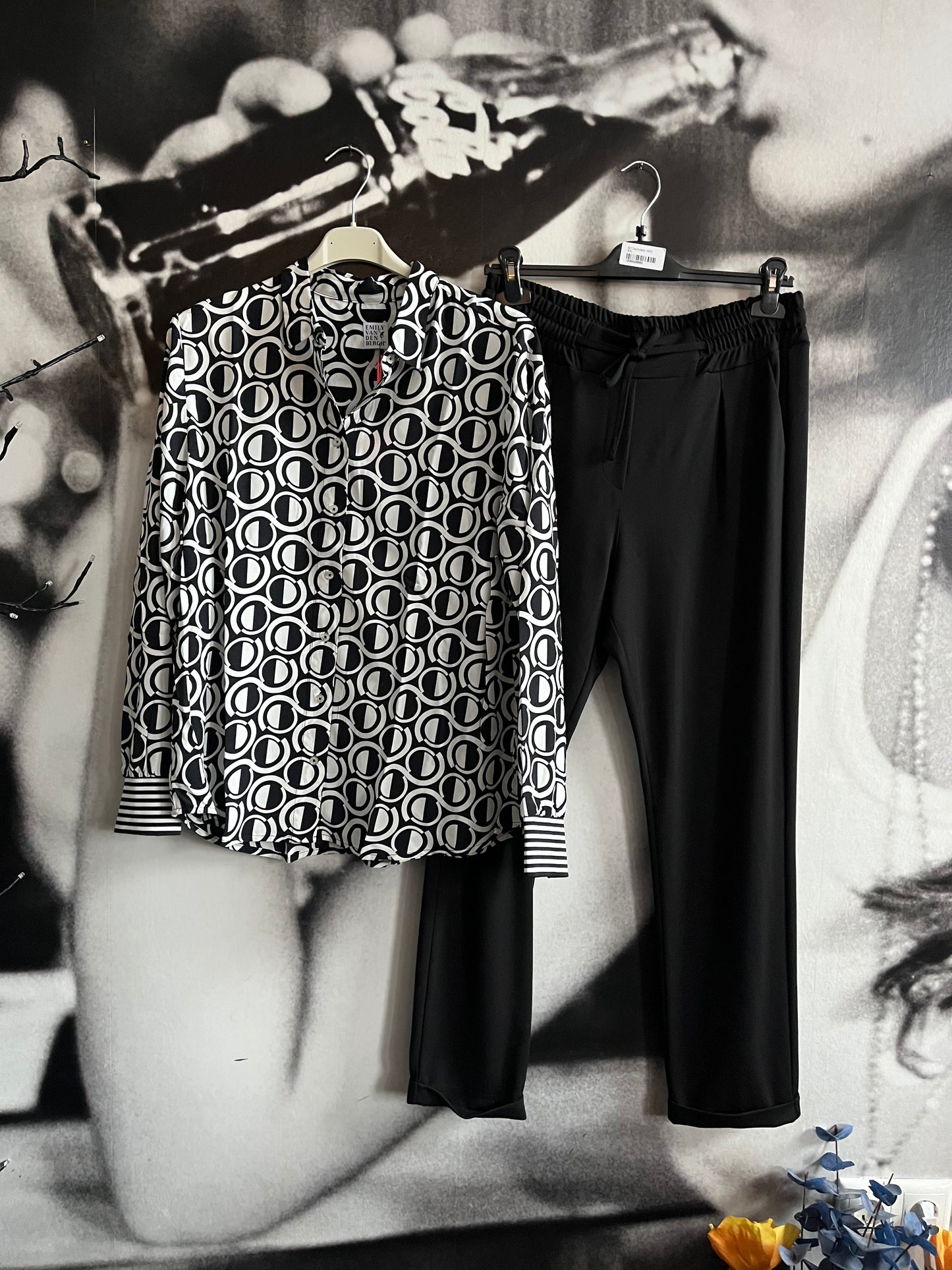 Bluse , Black Dots II, Emily van den Bergh / schwarz/weiss Bündchen