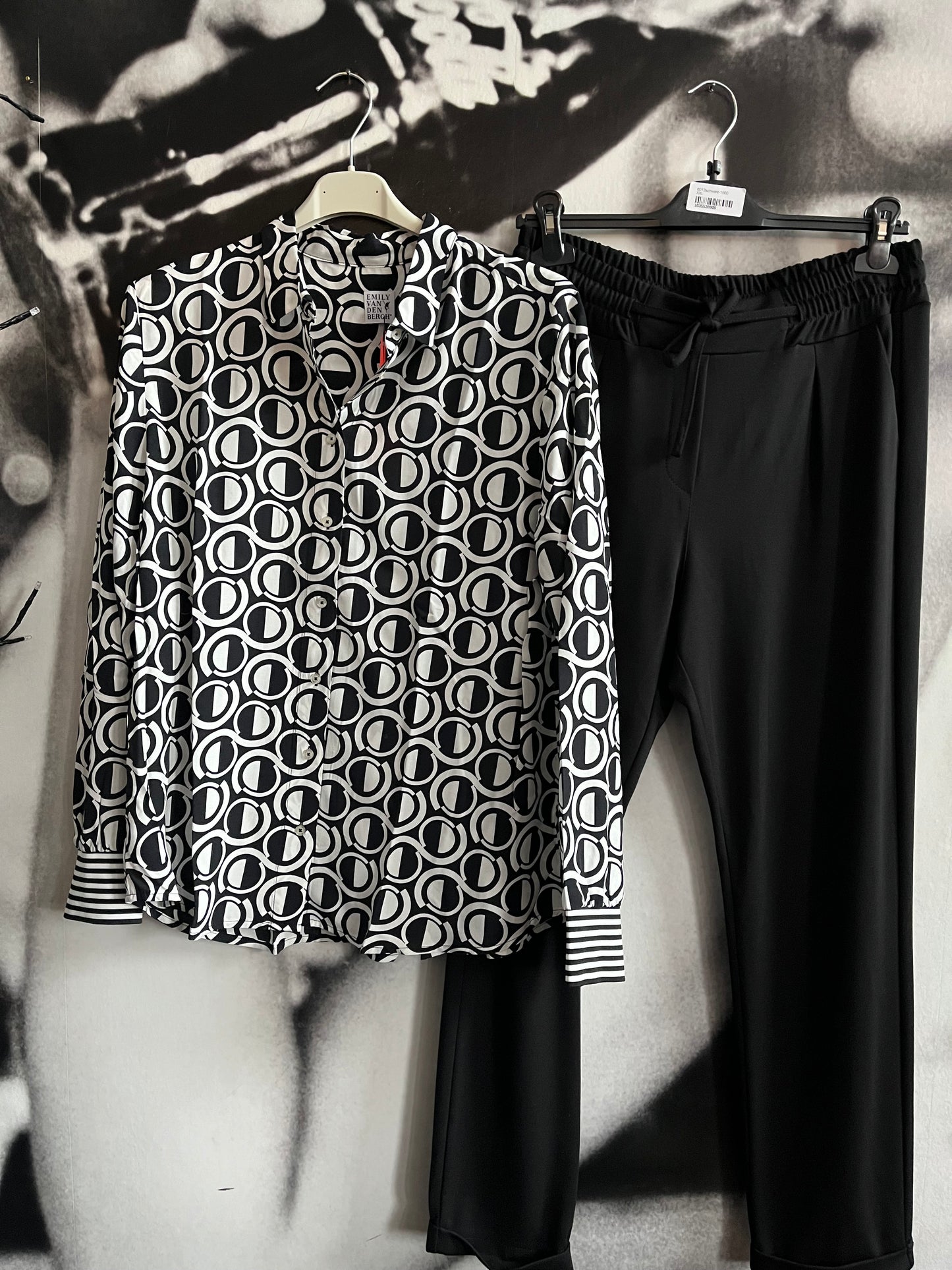 Bluse , Black Dots II, Emily van den Bergh / schwarz/weiss Bündchen