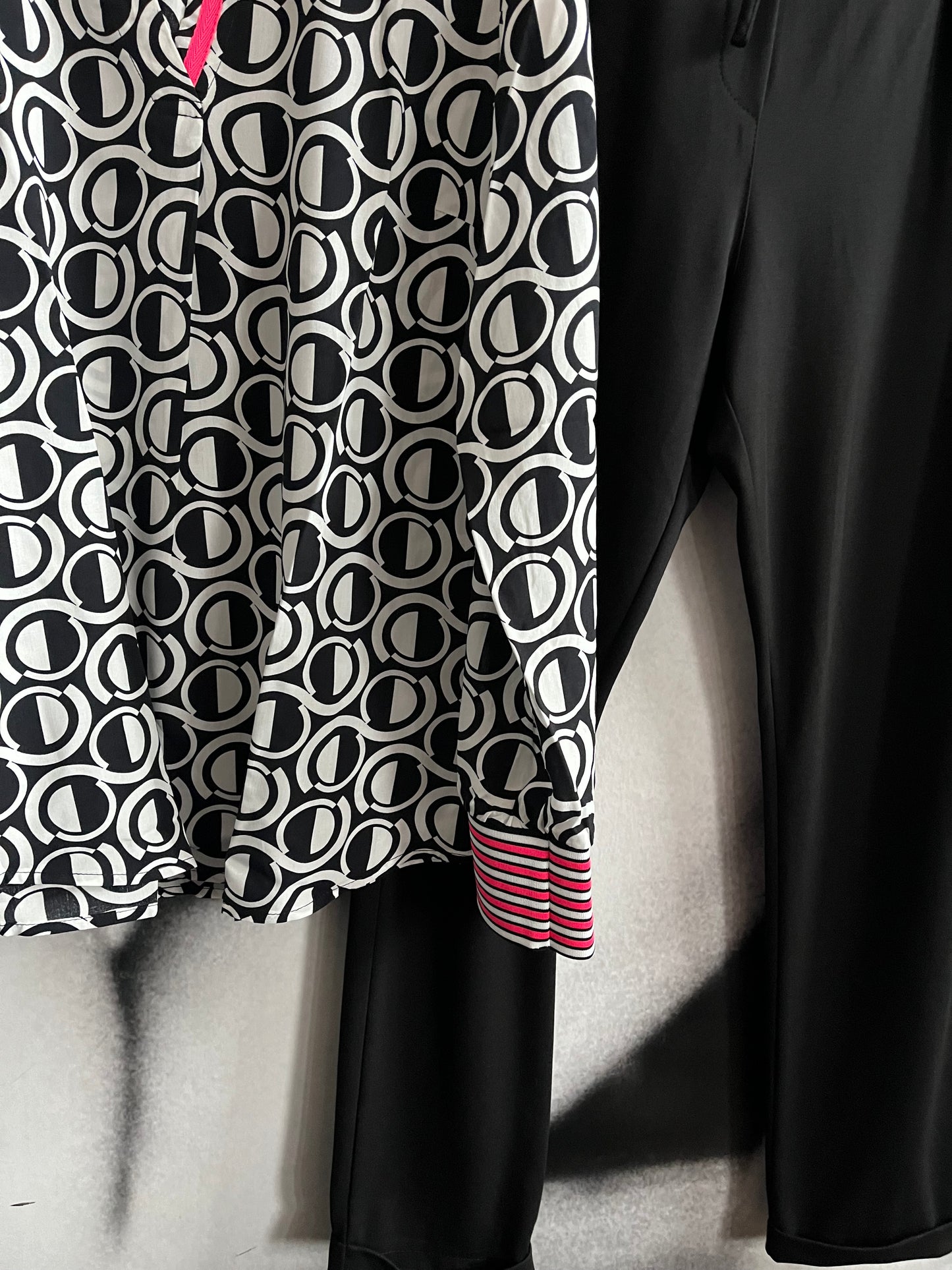 Bluse , Black Dots 2,Emily van den Bergh / pink Bündchen
