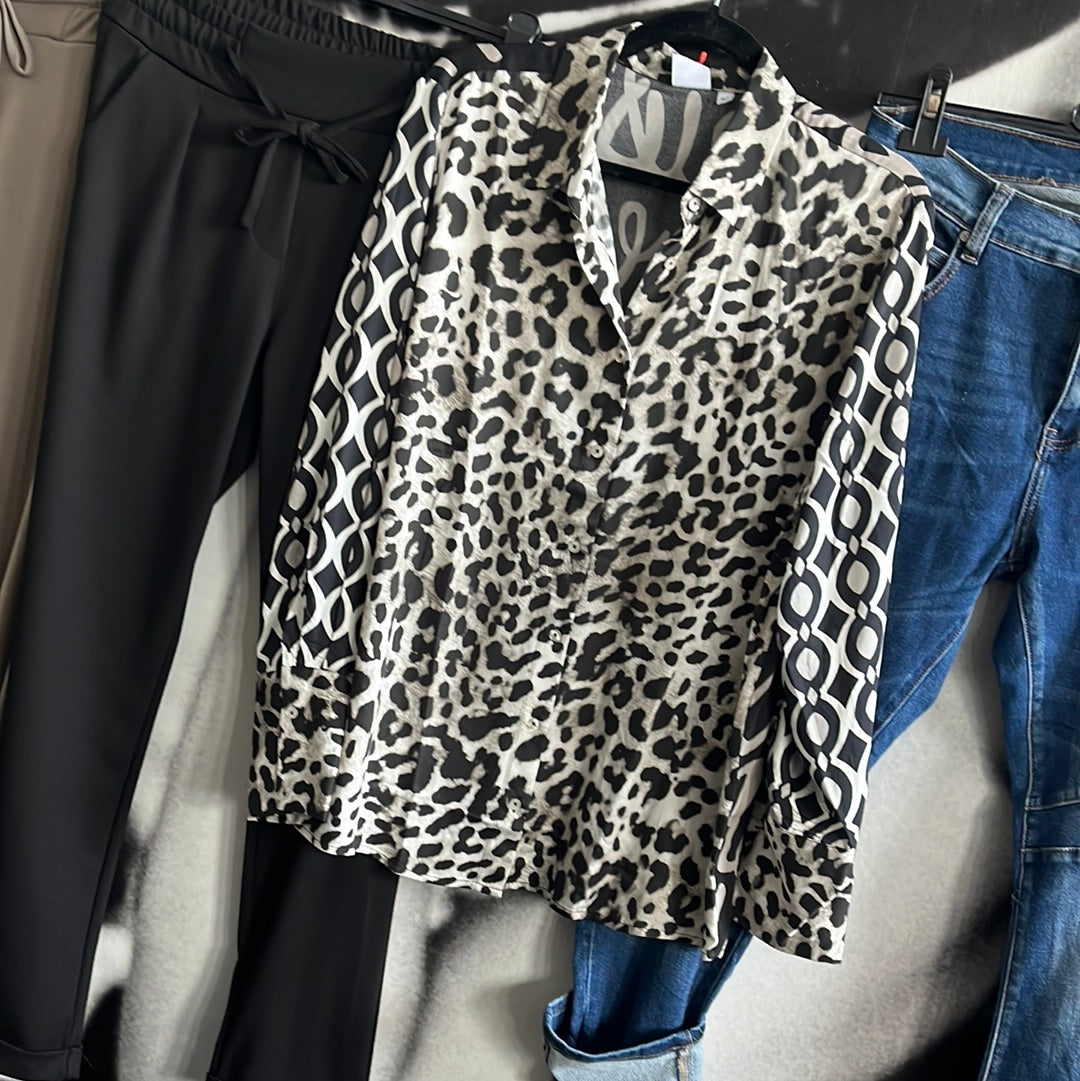 Bluse , Leo Mix, Emily van den Bergh