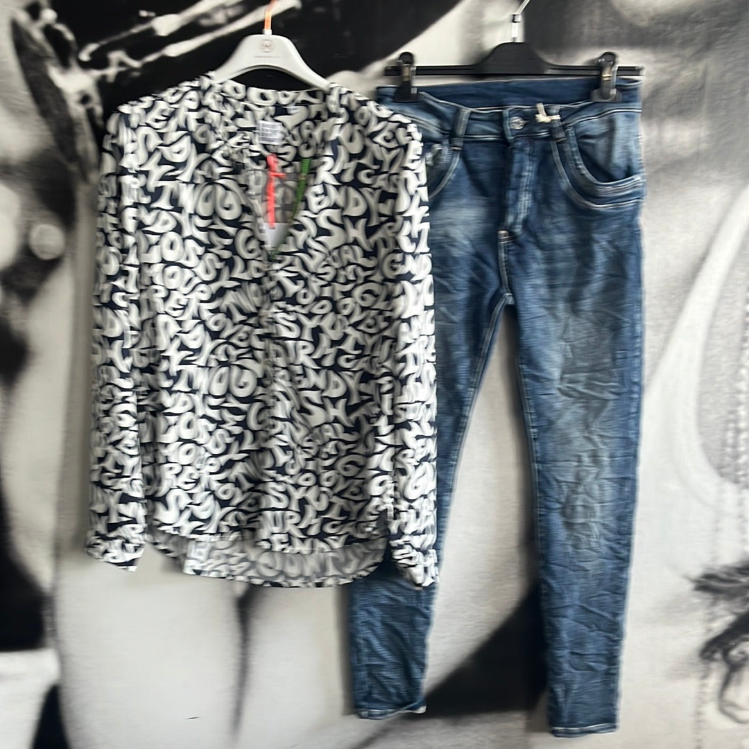 Bluse ,indigo white Letters, Emily van den Bergh