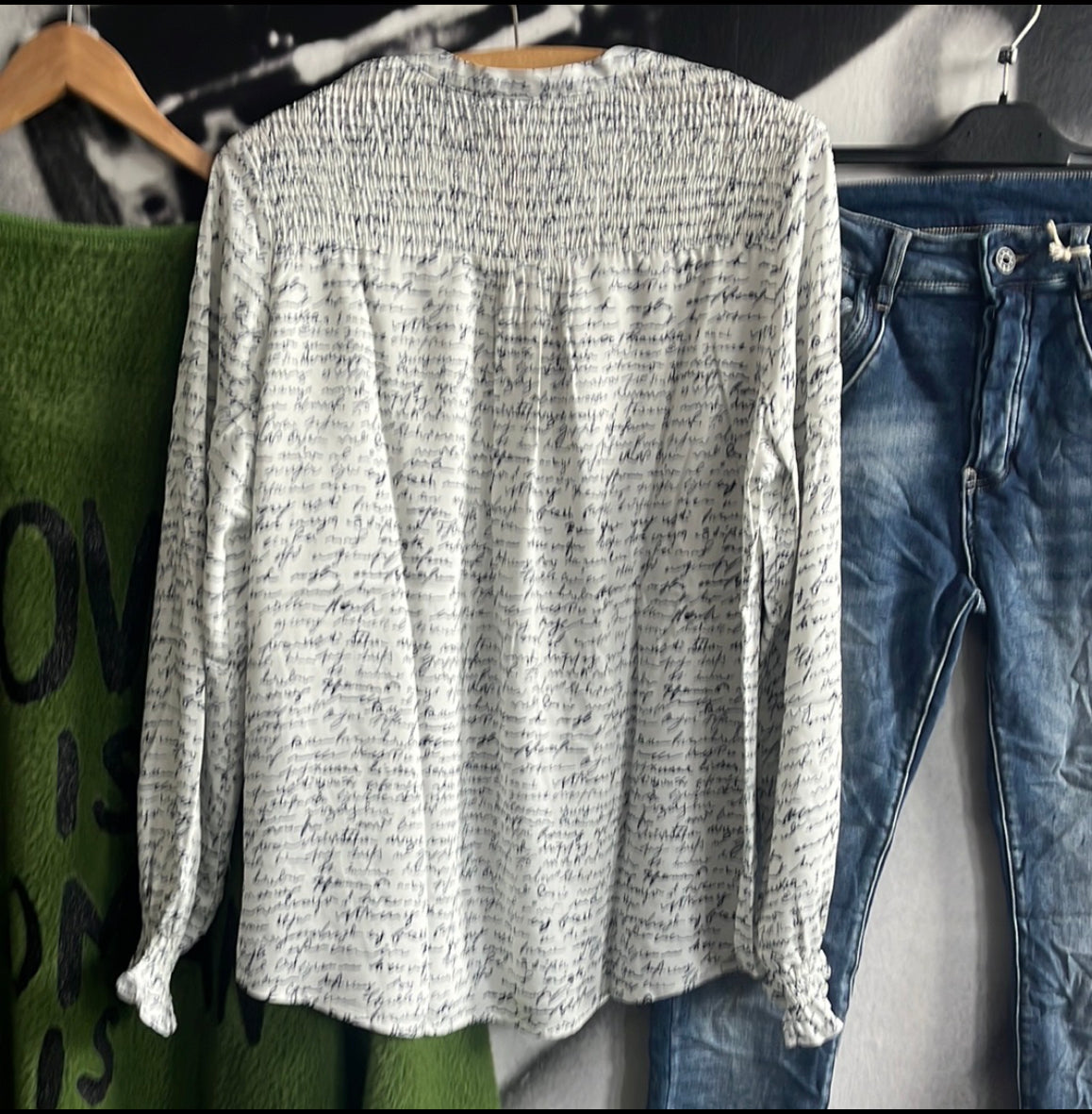 Bluse ,white Letters, Emily van den Bergh