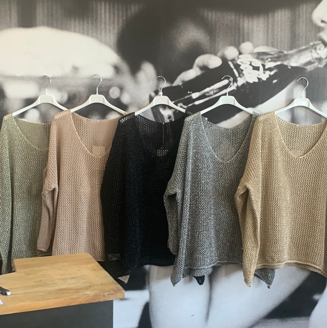 Strickpulli mit Lochmuster