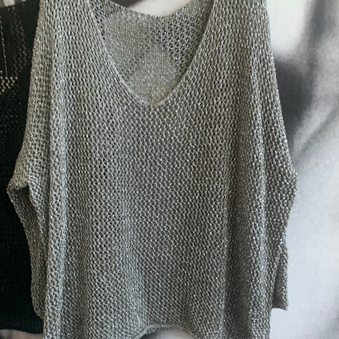 Strickpulli mit Lochmuster