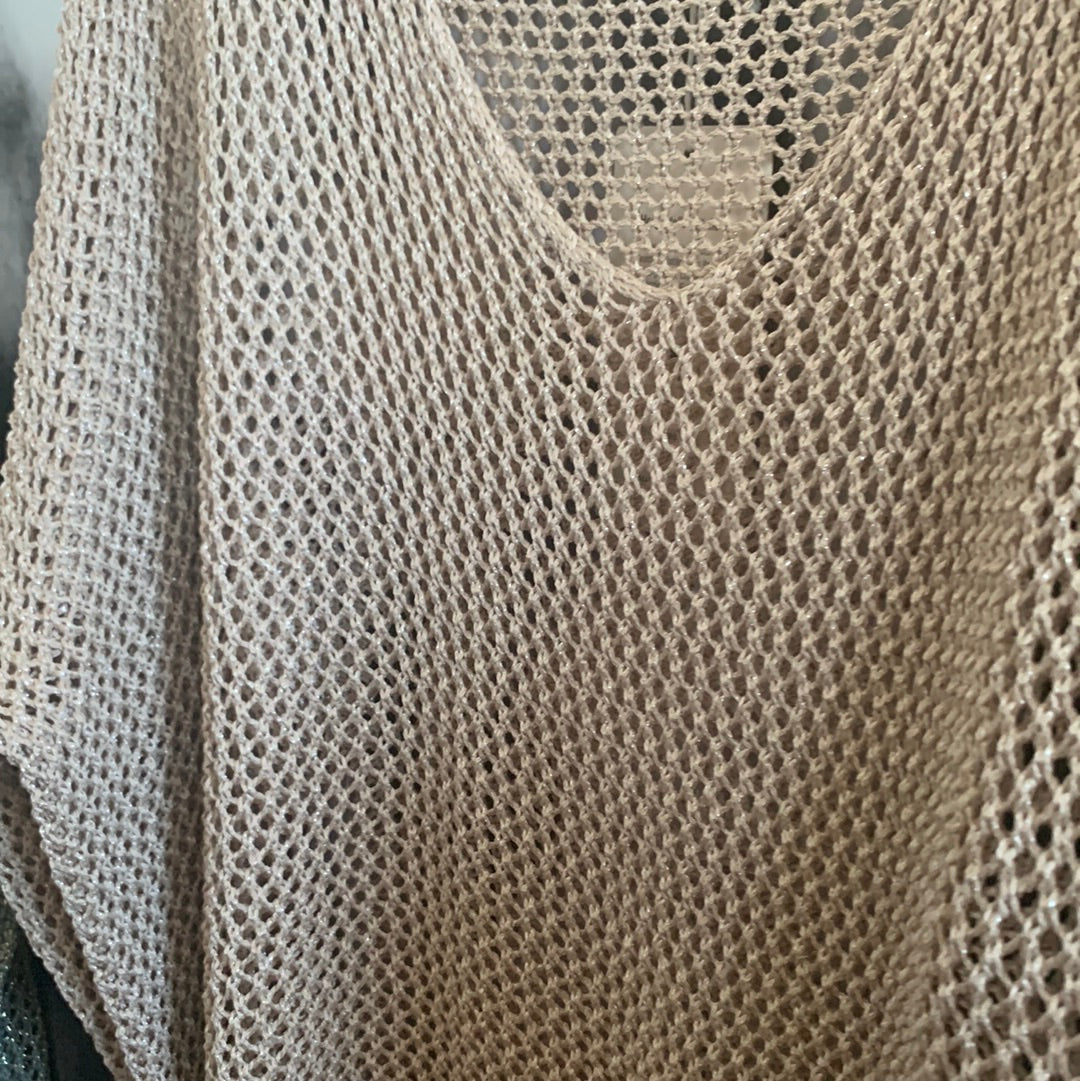 Strickpulli mit Lochmuster