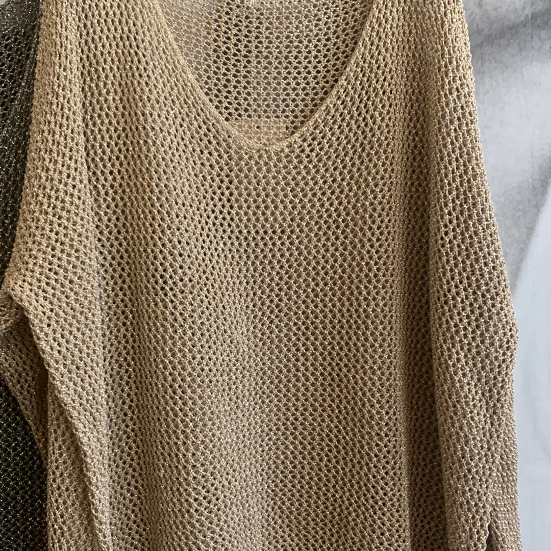 Strickpulli mit Lochmuster
