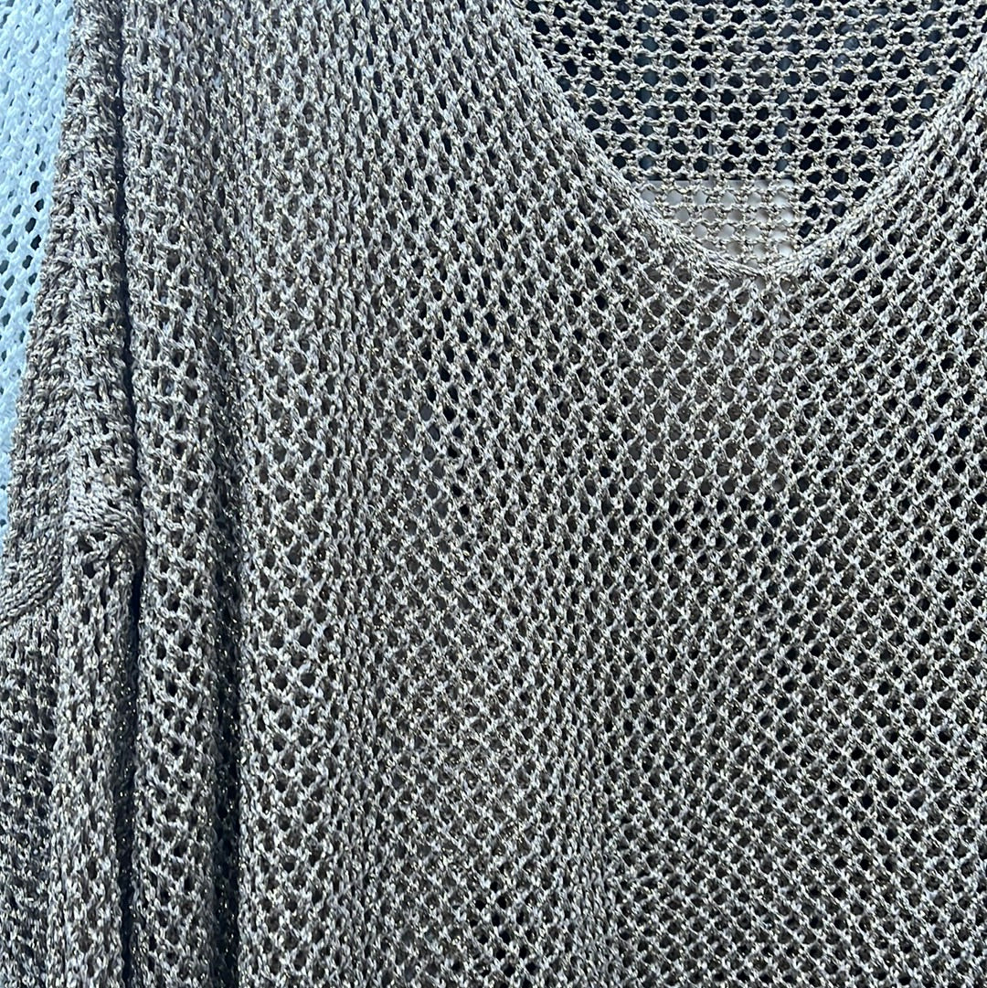 Strickpulli mit Lochmuster