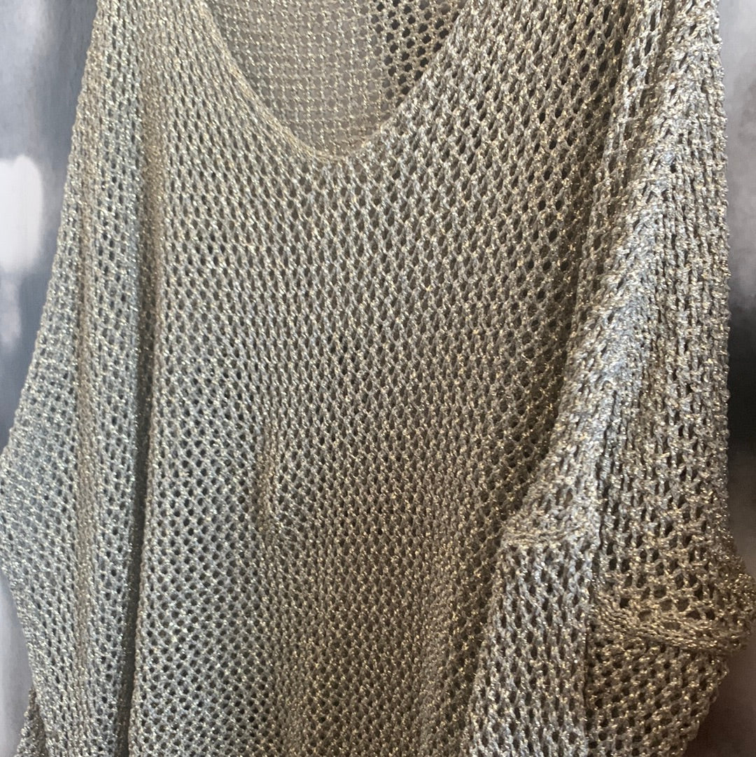 Strickpulli mit Lochmuster