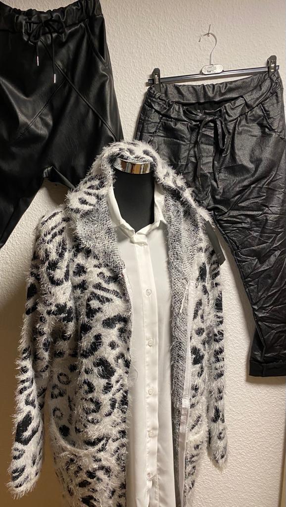 Strickjacken im Leoprint