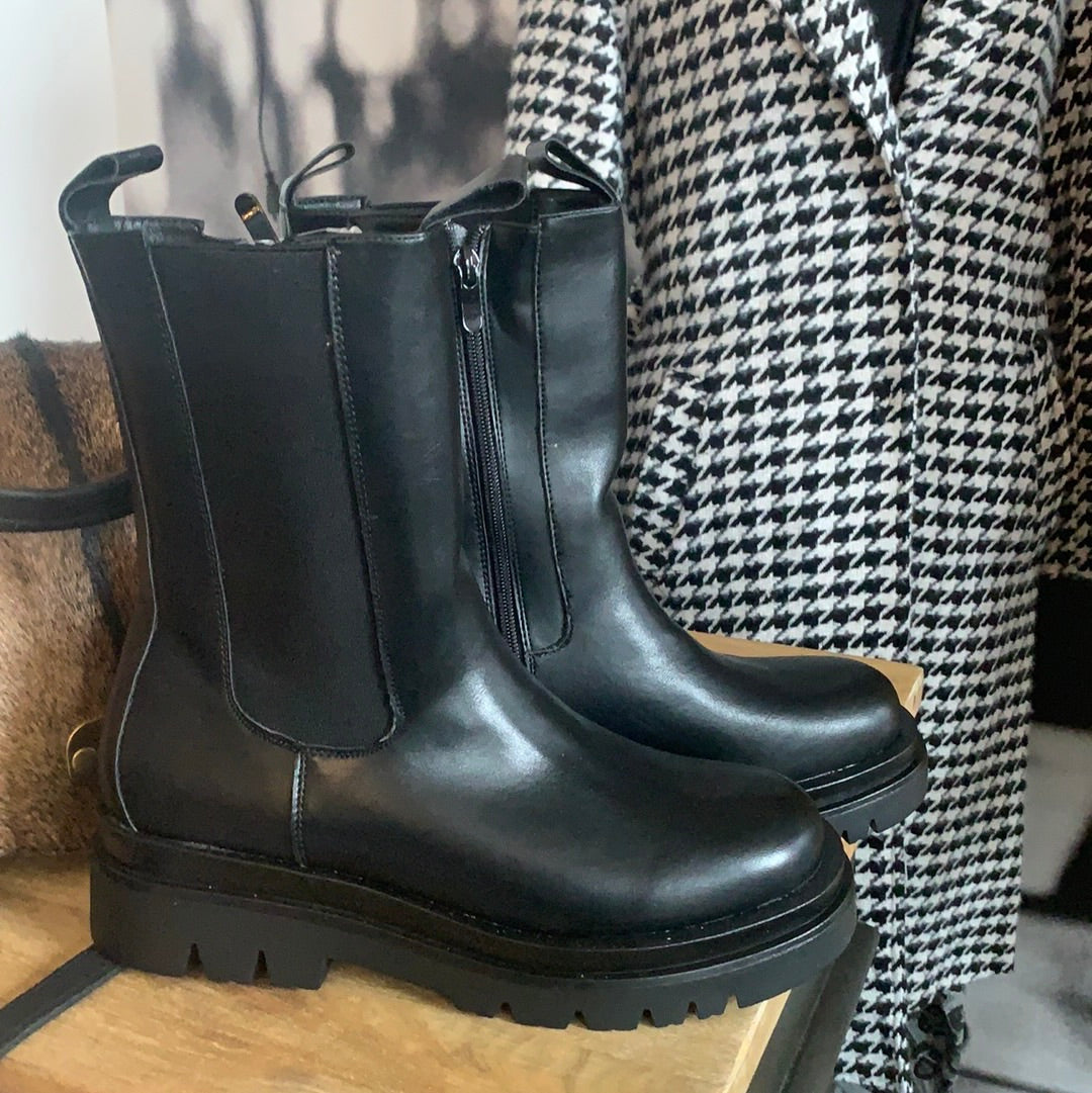 Schuhe / Stiefel , hoch, schwarz