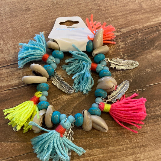 Armbänder mit Muscheln, sortiert