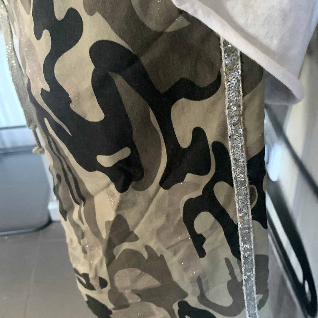 Hose mit Paliettenstreifen und Glitzer
