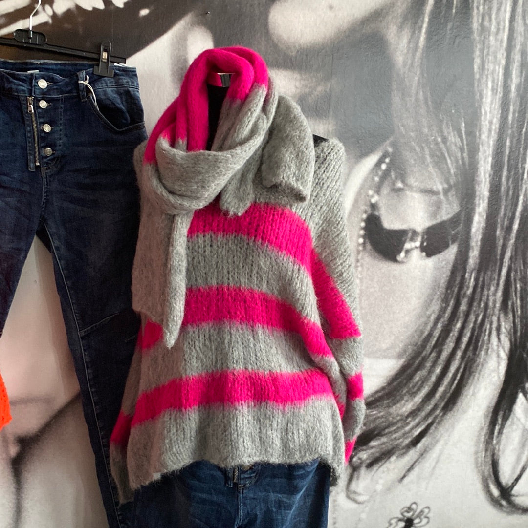 Strickpullover mit Schal , gestreift