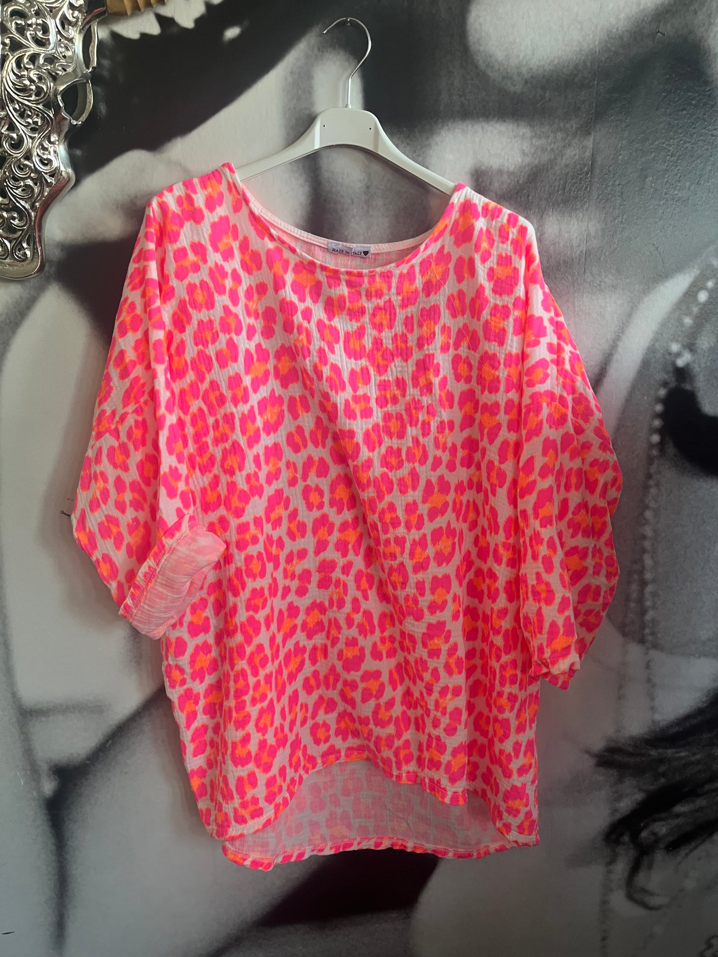 Shirt, Leo Neon,