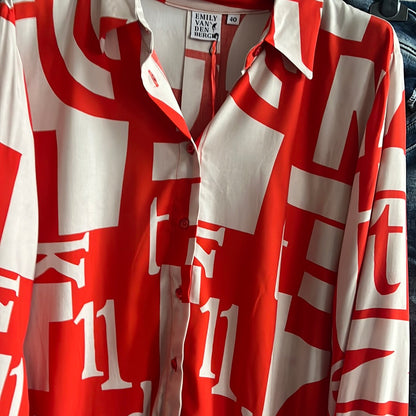Bluse ,red Letters Hemdkragen, Emily van den Bergh
