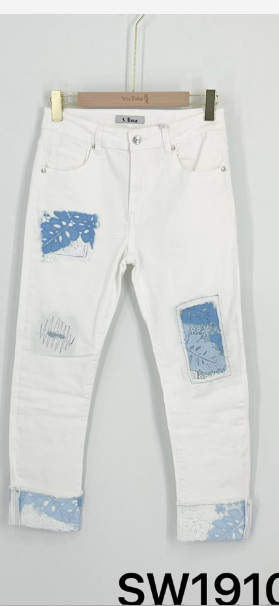 Jeans , weiß mit Flicken blau