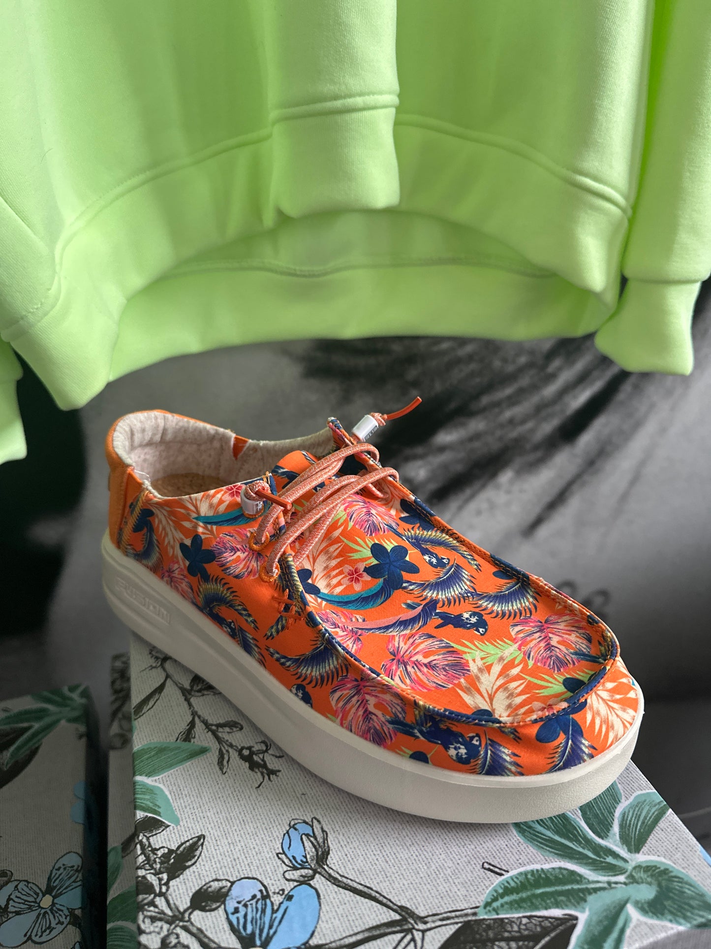 Schuhe / Slipper , Sneaker