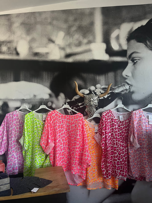 Shirt, Leo Neon,