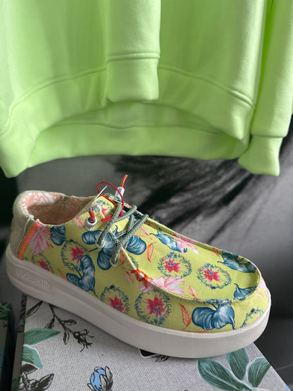 Schuhe / Slipper , Sneaker