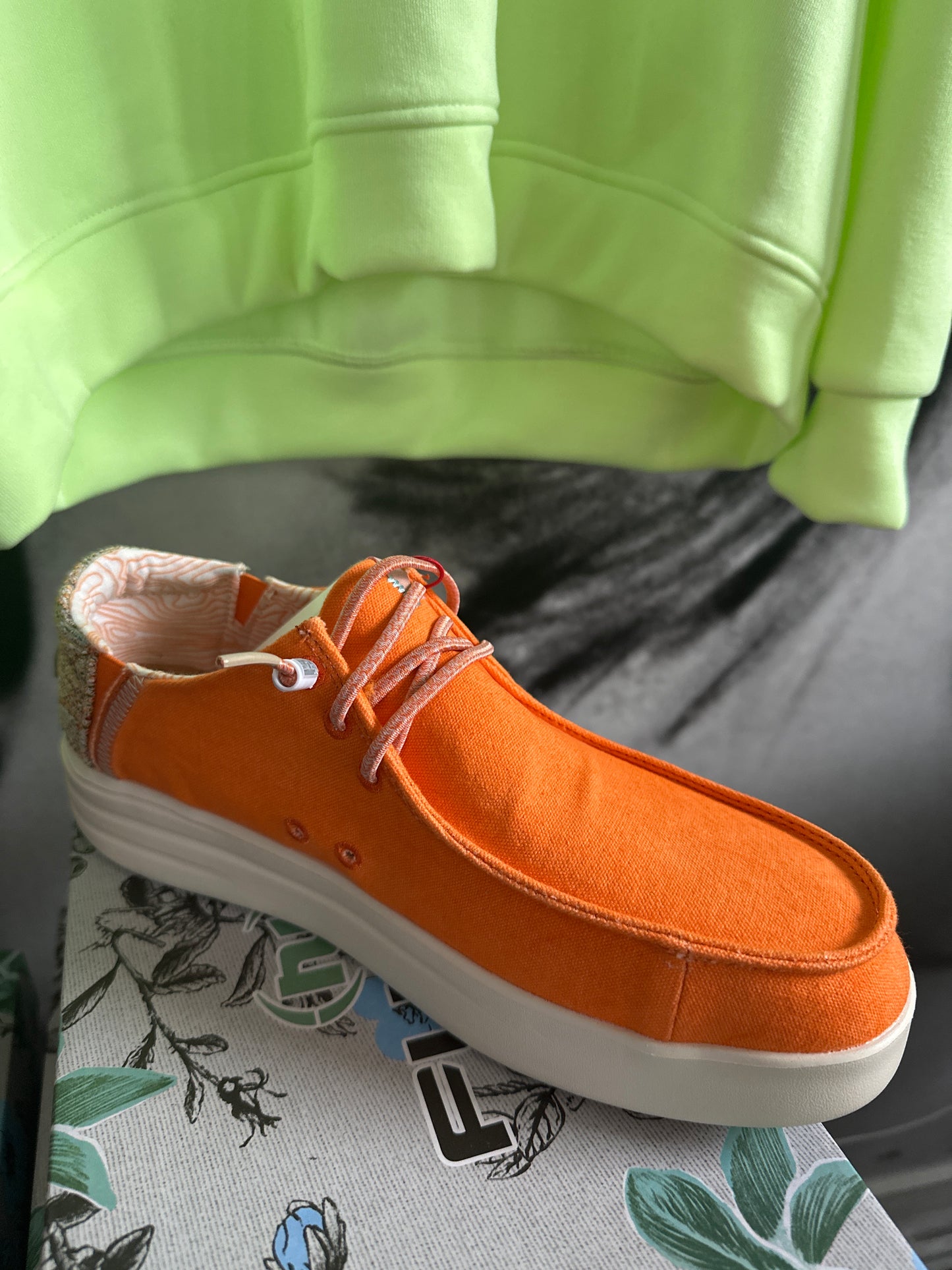 Schuhe / Slipper , Sneaker