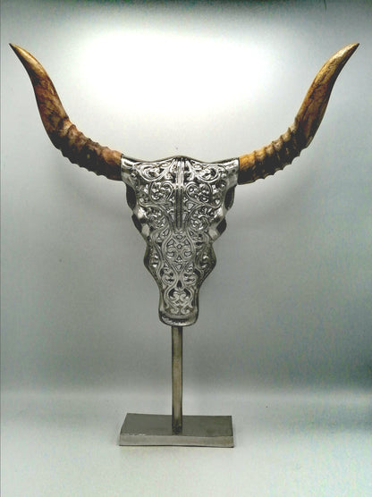 Skulptur Schädel , Stier, gestochen 32 cm, stehend