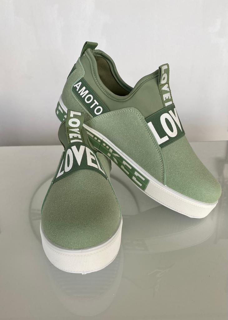 Schuhe / Sneaker " Love " grün