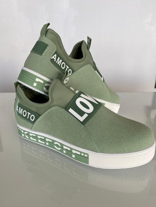 Schuhe / Sneaker " Love " grün