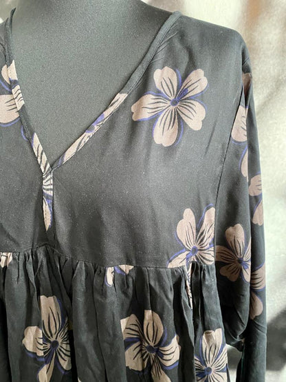 Kleid , Kleidchen, mit Blumen