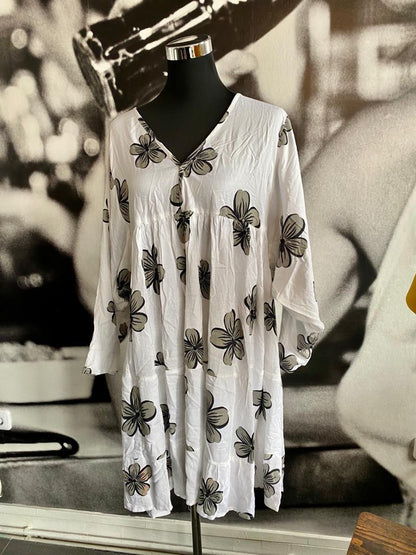 Kleid , Kleidchen, mit Blumen