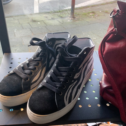 Schuhe / Sneaker  " Zebra“