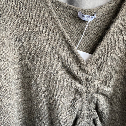 Strickpulli mit Bändchen