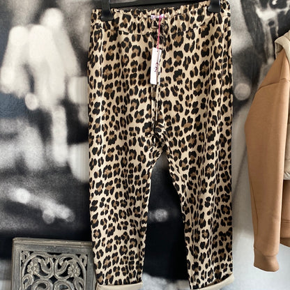 Hose , Leo Style