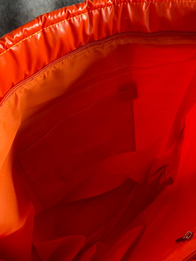 Stepp -Tasche mit Schriftgurt