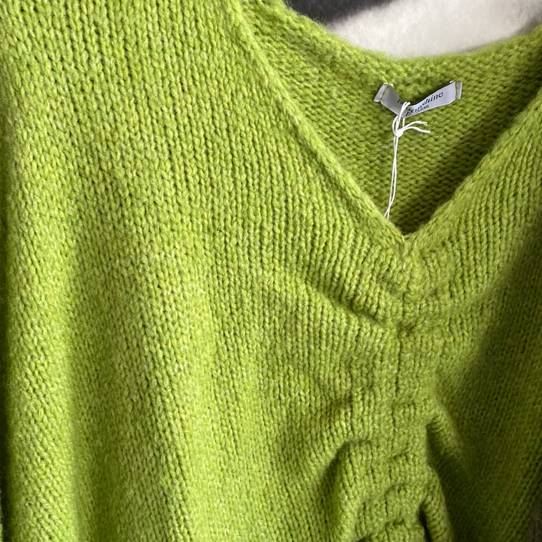 Strickpulli mit Bändchen
