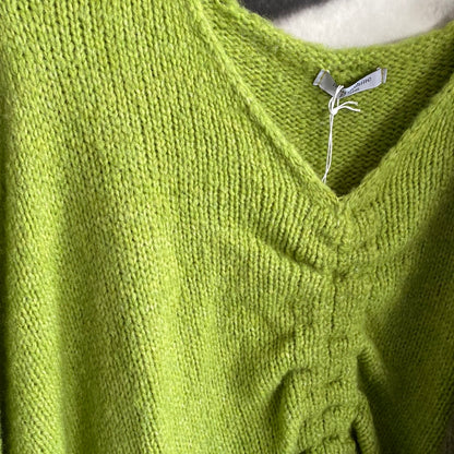 Strickpulli mit Bändchen