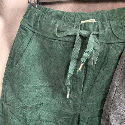 Hose , Feincord mit Taschen