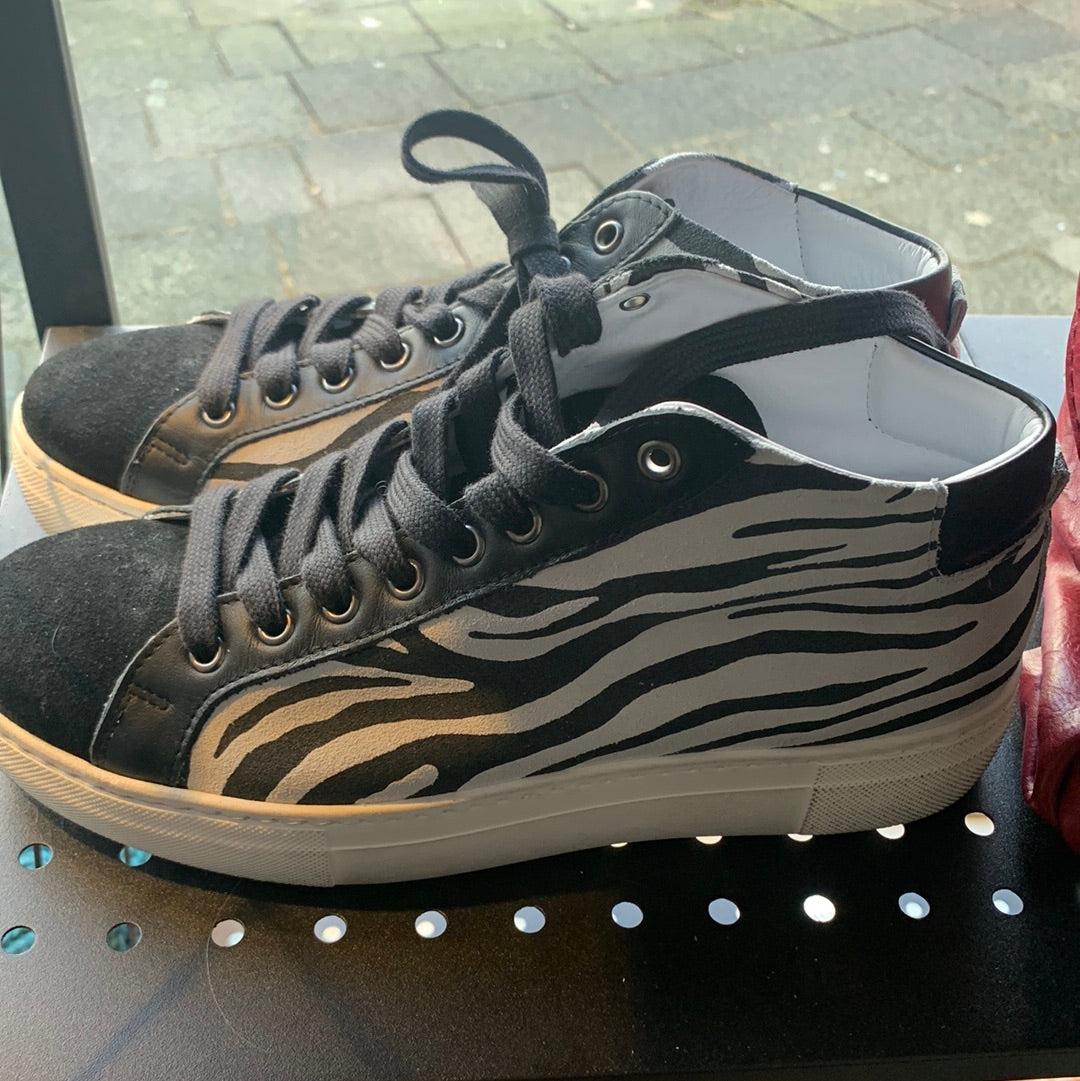 Schuhe / Sneaker  " Zebra“