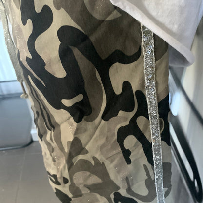 Hose mit Paliettenstreifen und Glitzer