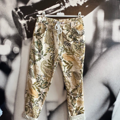 Hose mit Blättern gelb