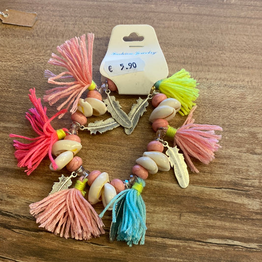 Armbänder mit Muscheln, sortiert