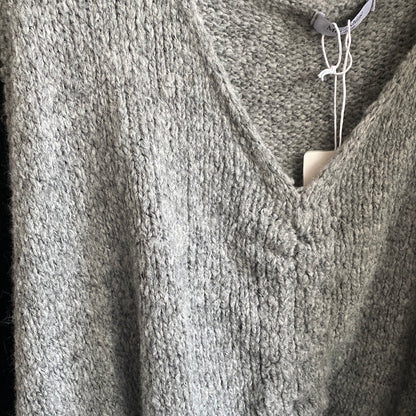 Strickpulli mit Bändchen