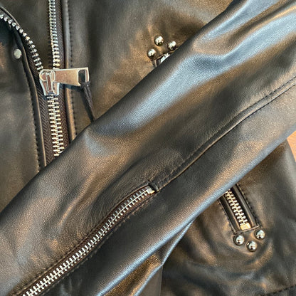 Lederjacke mit Nieten