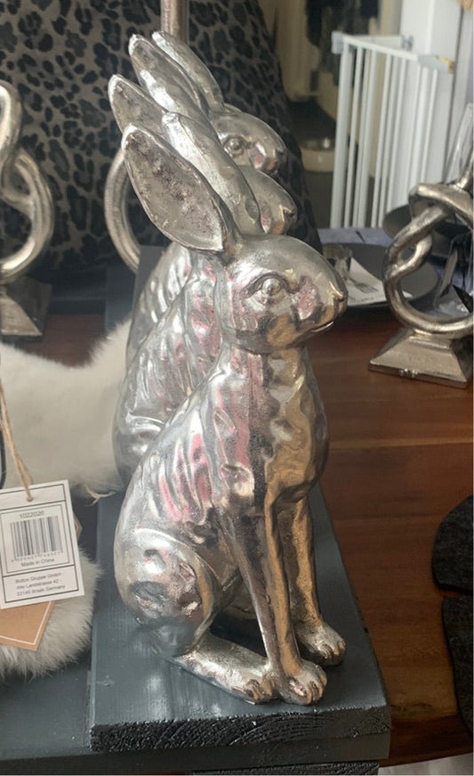 Hase , sitzend