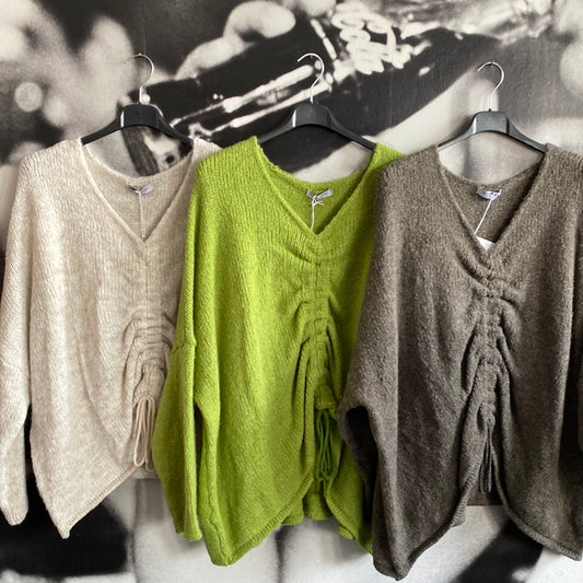 Strickpulli mit Bändchen