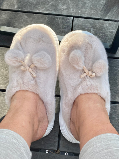 Hausschuhe / Schluffis/Schuhe