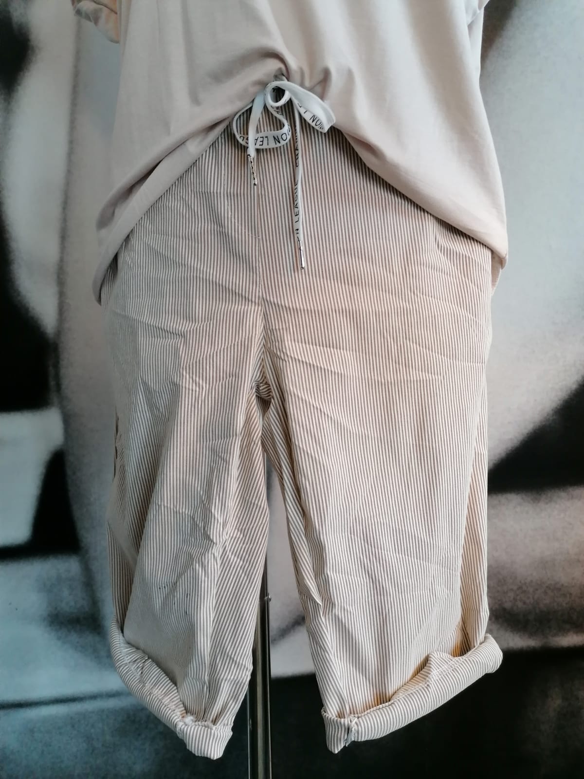 Shorts, fein gestreift,