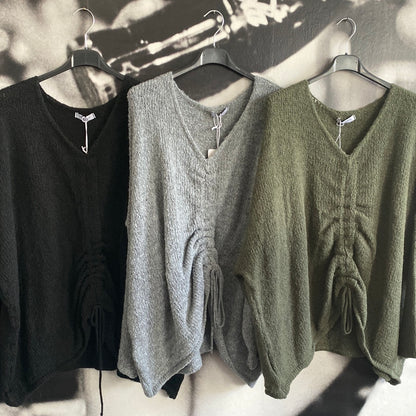Strickpulli mit Bändchen
