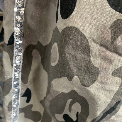 Hose mit Paliettenstreifen und Glitzer