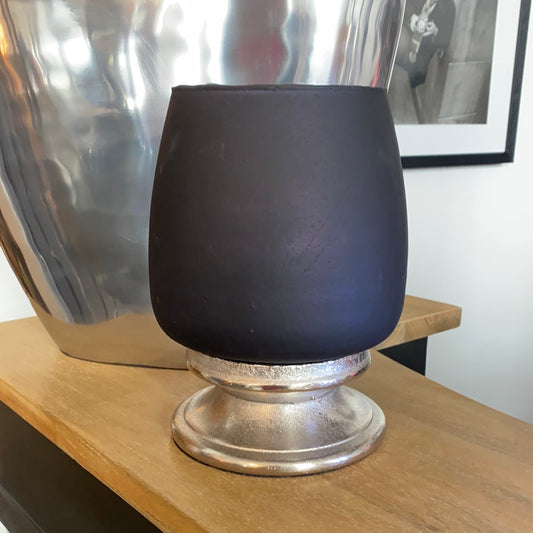 Windlicht, Schwarz mit Silberfuß